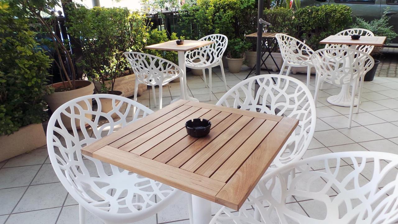 Hotel Aria Di Mare - Bed & Brunch In Centro A Riccione Kültér fotó