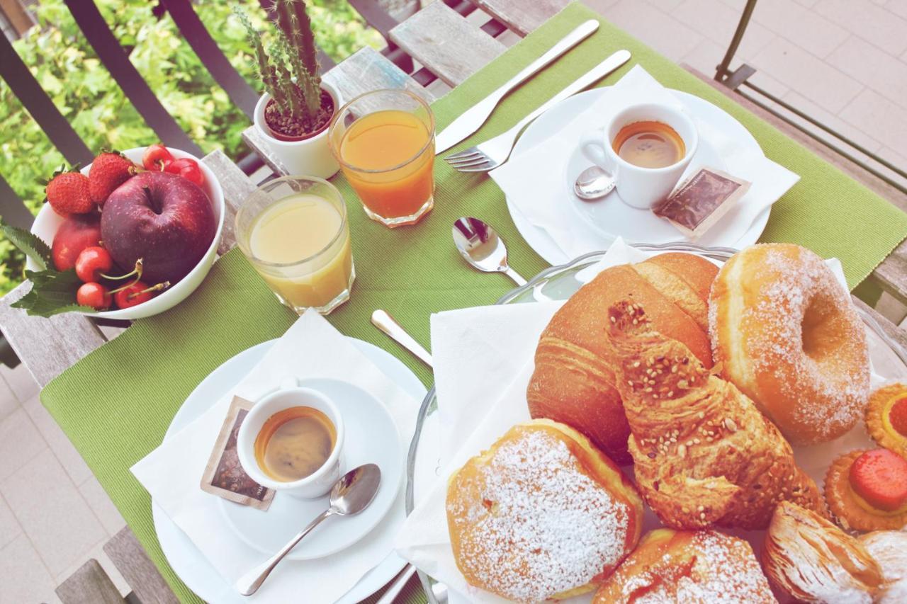 Hotel Aria Di Mare - Bed & Brunch In Centro A Riccione Kültér fotó