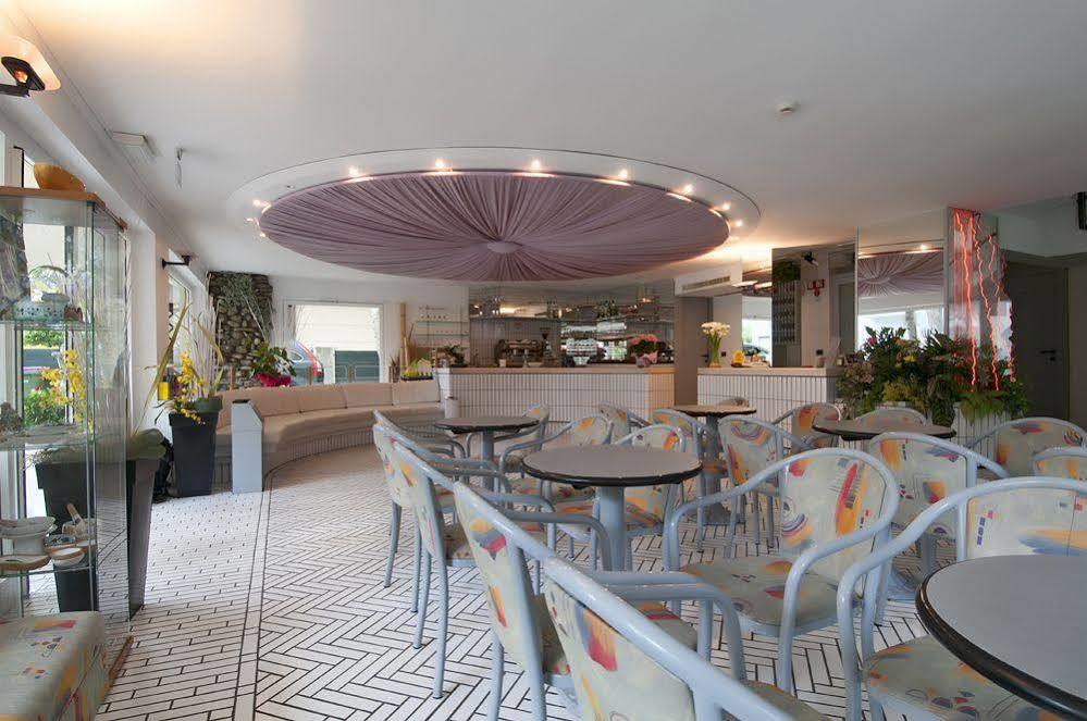 Hotel Aria Di Mare - Bed & Brunch In Centro A Riccione Kültér fotó