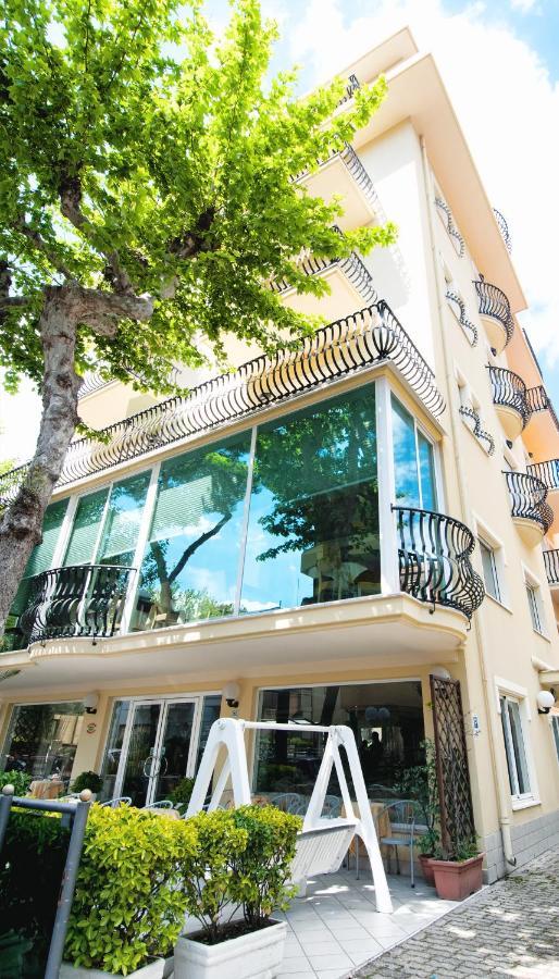 Hotel Aria Di Mare - Bed & Brunch In Centro A Riccione Kültér fotó