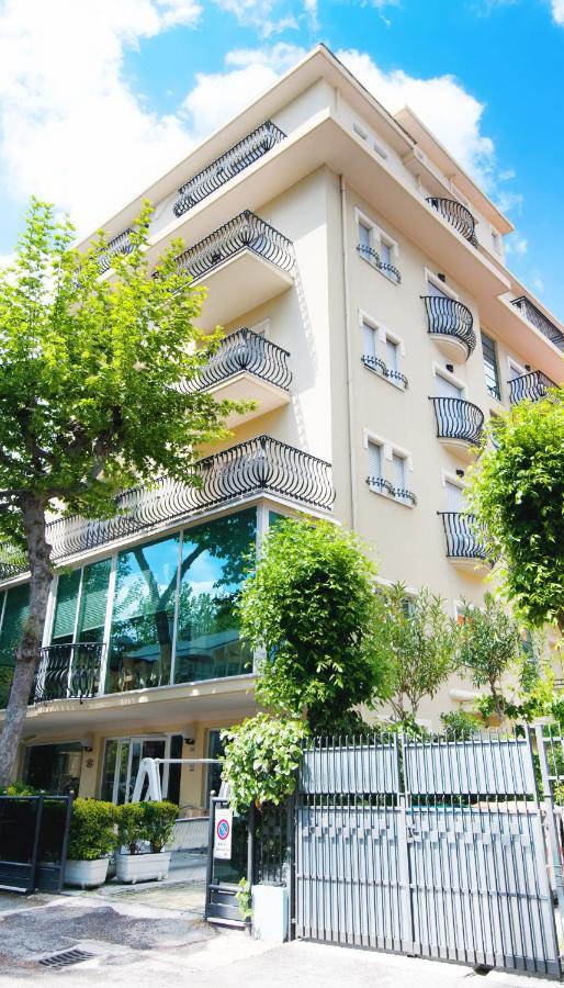 Hotel Aria Di Mare - Bed & Brunch In Centro A Riccione Kültér fotó