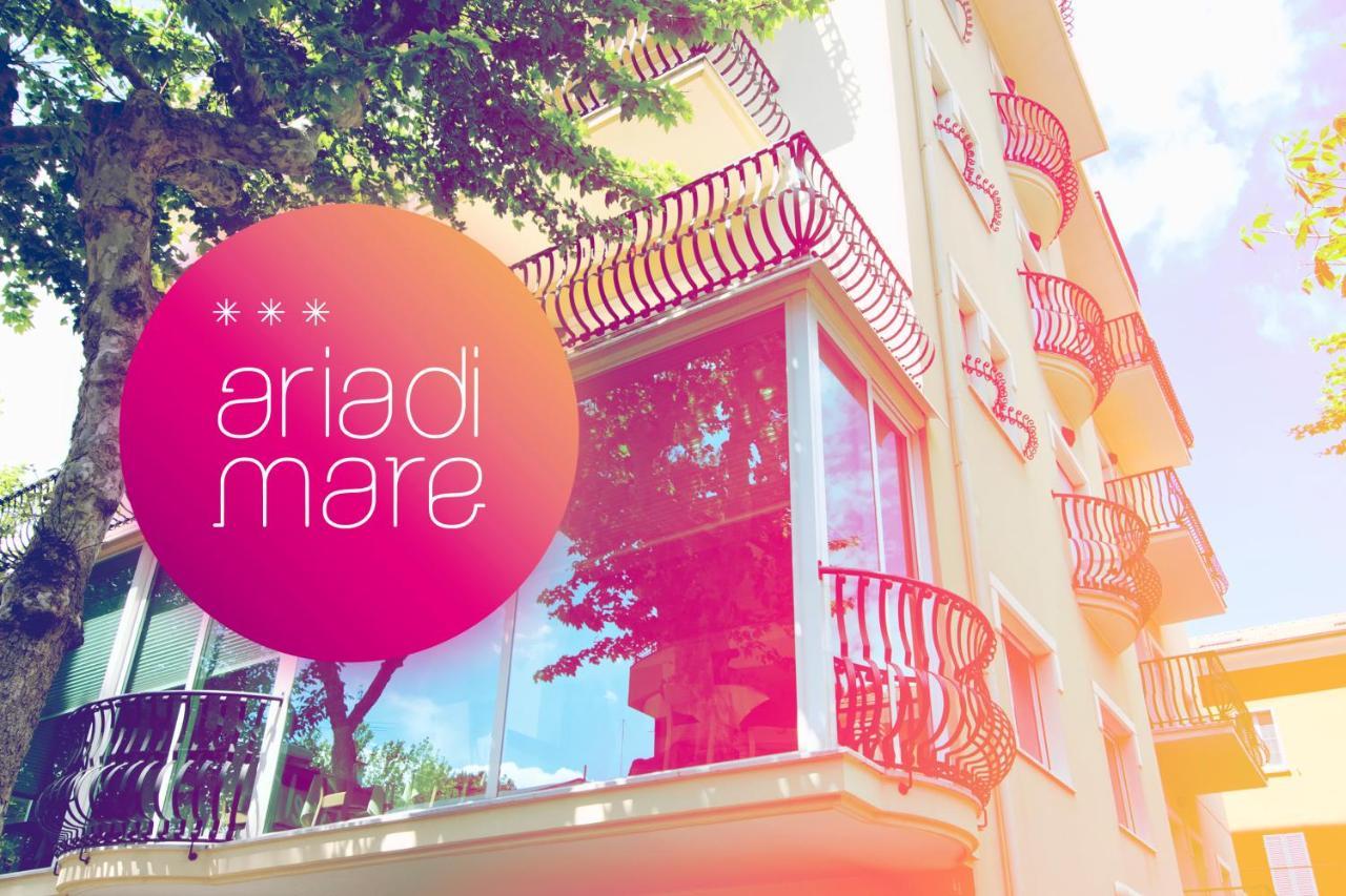 Hotel Aria Di Mare - Bed & Brunch In Centro A Riccione Kültér fotó