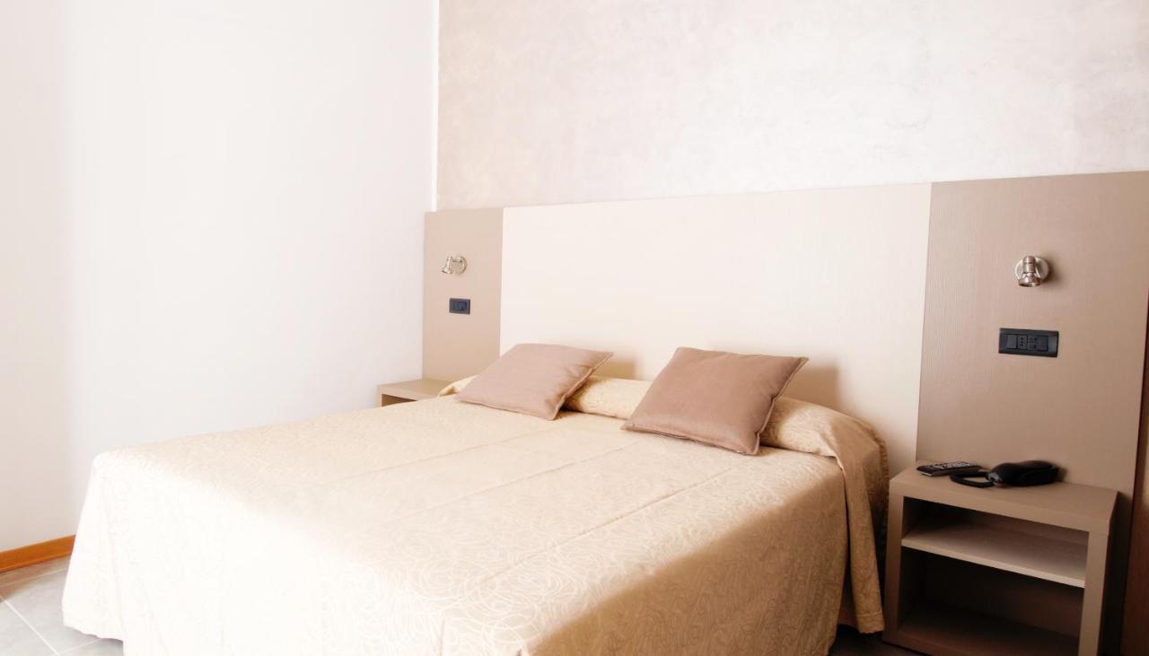 Hotel Aria Di Mare - Bed & Brunch In Centro A Riccione Kültér fotó